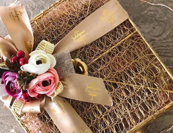 Accessories: A Symphony of Tradition and Glamour